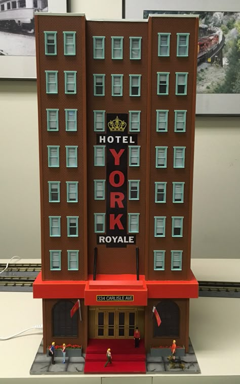 The York Hotel Royale mega-structure from Menards! - Classic Toy Trains Magazine Hotel Model Architecture, Minecraft Hotel Build, Building Model Architecture, Minecraft Hotel, Mega Structure, Toy Train Layouts, Building Miniature, Ho Scale Buildings, Scale Model Building