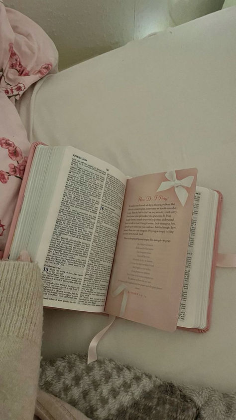 bibel, aesthetic bible, reading bible, bible study, pink bible, pink aesthetic, prayer, praying, prayer inspiration, christian girl, christianity, orthodox, orthdodx christian, orthodox aesthetic, that girl, clean girl, woman of god, jesus christ, god is love, goals, healthy habits, #christiangirl #christianity #bible Aesthetic Prayer, Orthodox Aesthetic, Pink Bible, Reading Bible, Prayer Inspiration, Aesthetic Bible, Holy Girl, Woman Of God, 2024 Moodboard