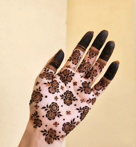 Mehndi Outfit, Palm Mehndi Design, Designs Mehndi, Tato Henna, Eid Mehndi Designs, Tattoo Henna, Mehndi Designs For Kids, Simple Mehndi Designs Fingers, Very Simple Mehndi Designs