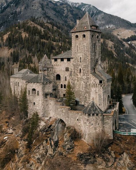 Ancient, Old & Things | Tures Castle (in German Burg Taufers) is a medieval castle that stands at Campo Tures, in the Val di Tures, a perpendicular of the Val Pusteria.The ca... | Facebook German Medieval, 18th Century Castle, Middle Ages Castle, Celtic Castle, Mountainside Castle, Roman Castle, Old Palace, Little Castle, Ancient Castle