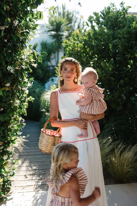 White Summer Dresses, Julia Berolzheimer, Mum Fashion, Mommy Daughter, Future Mom, Mommy Life, White Dress Summer, Mom Daughter, Looks Chic