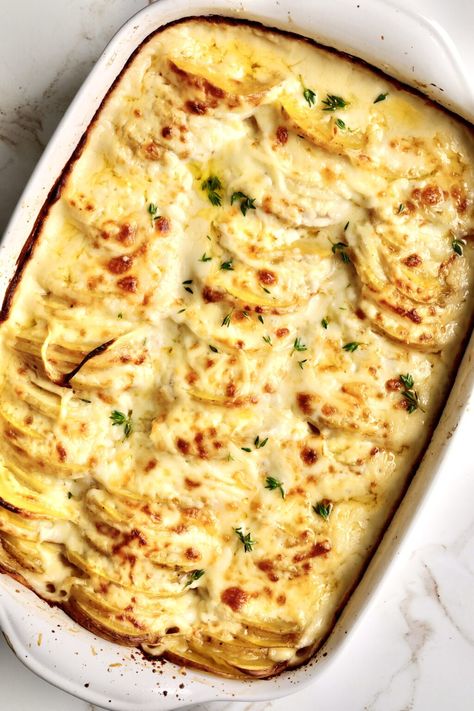 Best Creamy Au Gratin Potatoes Recipe (Dad's Famous) - CucinaByElena Augratin Potatoes Recipe, Creamy Au Gratin Potatoes, Au Gratin Potatoes Recipe, Gratin Potatoes Recipe, Christmas Potatoes, Potato Gratin Recipe, Loaded Potatoes, Au Gratin Potato Recipes, Au Gratin Potatoes