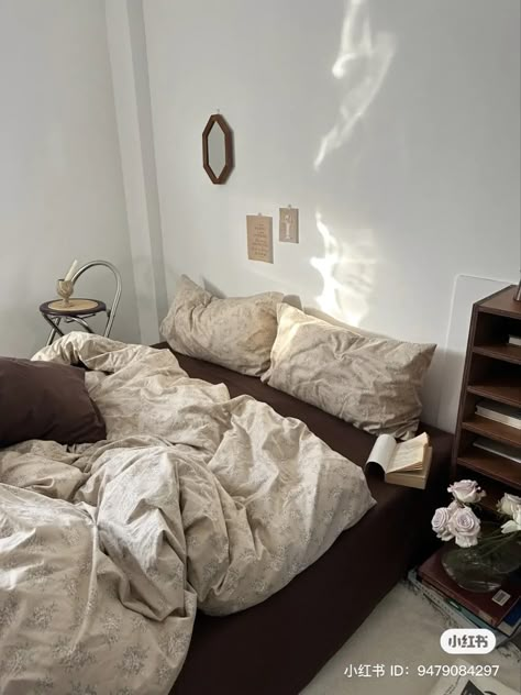 Brown Bed Set Ideas, Bed Sheets Brown, Brown Room Ideas Bedrooms, Brown Instagram Aesthetic, Brown And White Room, Brown Bedroom Ideas Cozy, Brown Bedsheet, Brown Themed Bedroom, Brown Room Aesthetic