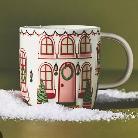 Pottery Painting Mug Flowers, Xmas Mugs, Anthropologie Mugs, Diy Pottery Painting, Conservative Fashion, Christmas Houses, Keramik Design, Painted Mugs, Diy Pottery