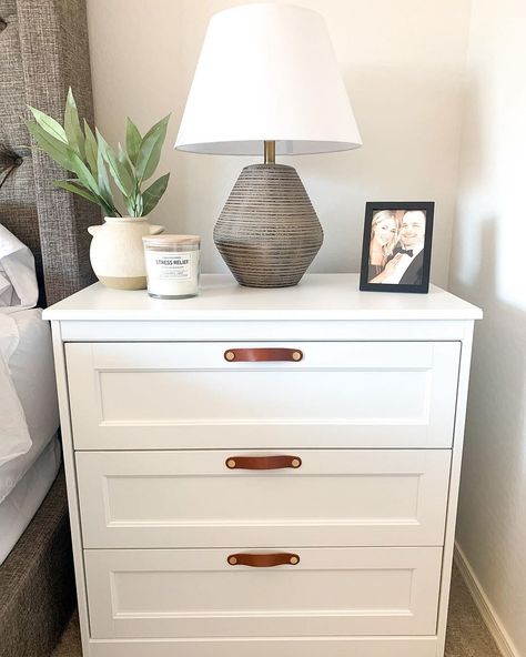 Get inspired with these IKEA NIGHTSTAND IDEAS & HACKS. Our images will help take your creative ideas to the next level...Trust Houszed... #ikeanightstandideas #ikeanightstandhack #ikeahacknightstand #nightstandhacks #ikeanightstandhack #ikeanightstandhacks #diyikeanightstand #ikeamalmnightstandhack Songesand Bedroom Ideas, Dresser Nightstand Ideas, Bedroom Nightstand Decor Ideas, Ikea Hack Nightstand, Nightstand Decor Ideas, Bedroom Nightstand Decor, Ikea Pegboard, Ikea Nightstand, Nightstand Ideas