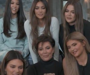 Kardashian Sisters Photoshoot, Kardashian Family Photo, Stylizacje Kylie Jenner, Kardashian Jenner Sisters, Kim Khloe Kourtney, Kily Jenner, Kardashian Sisters, Dream Kardashian, Kardashian And Jenner