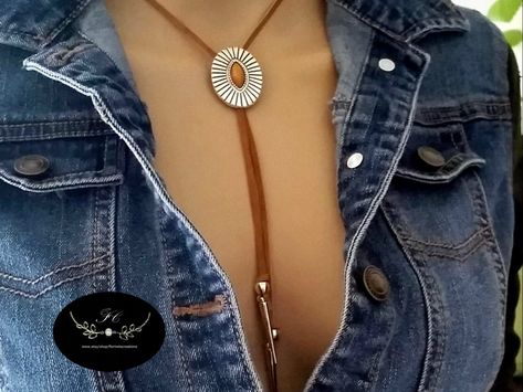 Bolo Tie Women, Western Wedding Gifts, Bola Tie, Minimalist Western, Bolo Tie Necklace, Western Bolo Tie, Bolo Necklace, Western Gifts, Horse Eye