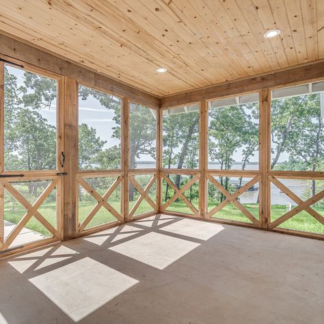 75 Screened-In Porch Ideas You'll Love - May, 2024 | Houzz Rustic Screened In Porch, Simple Screened In Porch, Screened In Front Porch Ideas, Screened Patios, Screened In Front Porch, Small Screened Porch, Screened In Porch Ideas, Ludlow Vermont, Screened In Back Porch Ideas