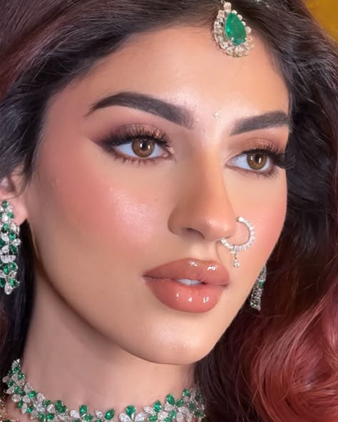 Cherry Deol (@makeupbycherryy) • Instagram photos and videos Natural Glam Makeup Indian, Makeup For Pakistani Wedding, Wedding Indian Makeup, Peach Makeup Look Indian, India Makeup Looks, Soft Glam Makeup Indian Bride, Soft Indian Bridal Makeup, Desi Wedding Makeup Natural, Shadi Makeup Looks