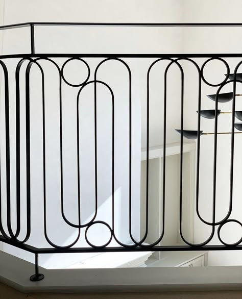 Railing Update, درابزين السلم, Iron Balcony Railing, Balustrade Design, Alice Lane, Staircase Handrail, Interior Staircase, Stair Railing Design, Iron Balcony