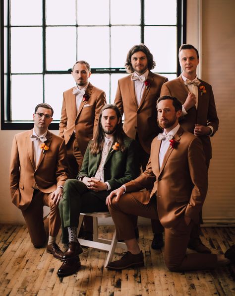 Brown Groomsmen Suits, Fall Groomsmen, Brown Groomsmen, Fall Wedding Suits, Suits Green, Best Wedding Suits, Olive Green Weddings, Wedding Groomsmen Attire, Mens Wedding Suits