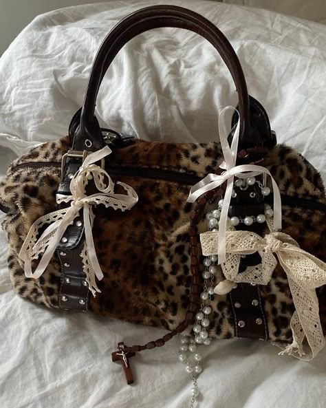 Leopard Print Bag, Pink Clothing, Leopard Bag, Inside My Bag, Hobo Purse, Into Fashion, Purse For Women, Bags Aesthetic, Pretty Bags