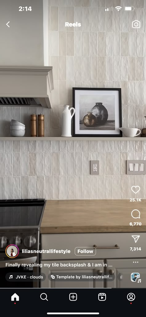 Textured Tile Backsplash, Vertical Tile, Tiles For Kitchen Backsplash, Laundry Room Inspo, Dream Flat, Dining Sideboard, Tiles For Kitchen, Kitchen Remodel Inspiration, New House - Kitchen