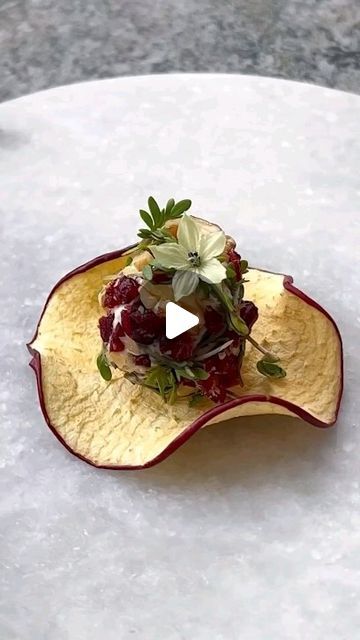 chef panel 🇪🇺 on Instagram: "Festive bite🎄- Dehydrated apples with horseradish cream “cheese” coated with walnuts, cranberries, and cress. By @toraflorafood DM for credit or a removal request ( no copyright intended) All rights and credits reserved to the respective owner(s): Tag Your Chef Friends 👥 Just DM For Remove 📥 Follow➡️ @chefpanel DM for credit or removal request ( no copyright intended ) All rights and credits reserved to the respective owner(s) ..... Tag Our Page To Publish Your Posts On The World's Best Chef Page Chefs- would you like us to share your meal, Tag us on our page 👩‍🍳👨‍🍳 Follow CHEF @chefpanel ➡️ #chefpanel Get inspired by amazing chef pages ⬇️⬇️⬇️ ➡️ @chefstalents ➡️ @chefsoffical ➡️ @chefler.platformu ➡️ @chefpanel ➡️ @worldlongitude #chefp Fancy Appetizer Recipes, Dehydrated Apples, Amazing Food Platters, Chefs Plate, Horseradish Cream, Easy Food Art, Food Platters, Cheese Ball, Food Presentation