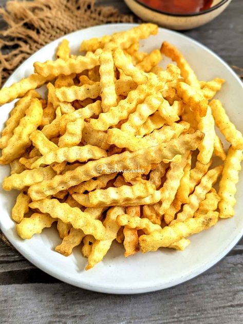 Air fryer Crinkle Cut Fries - Rachna cooks Crinkle Fries, Crinkle Cut Fries, Air Fryer French Fries, Honey Mustard Sauce, Fajita Seasoning, Sriracha Sauce, Chaat Masala, Food Channel, Grilled Fish