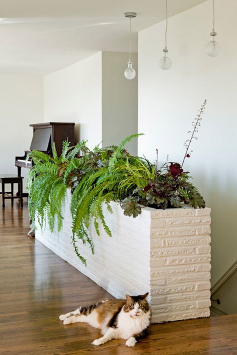 50s Remodel-Jessica Helgerson Interior Design-06-1 Kindesign Modern Planters Indoor, Indoor Planter Box, Brick Planter, Ranch House Remodel, Traditional Staircase, Modern Garden Design, Indoor Gardens, Indoor Patio, Modern Planters