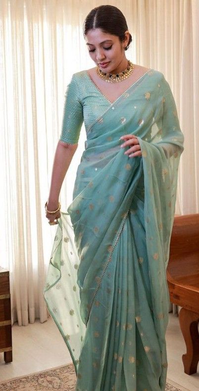 Cotton Saree Blouse Designs, Simple Lehenga, Simple Saree Designs, Trendy Outfits Indian, Latest Model Blouse Designs, Fashionable Saree Blouse Designs, Fancy Sarees Party Wear, Simple Sarees, Silk Saree Blouse Designs