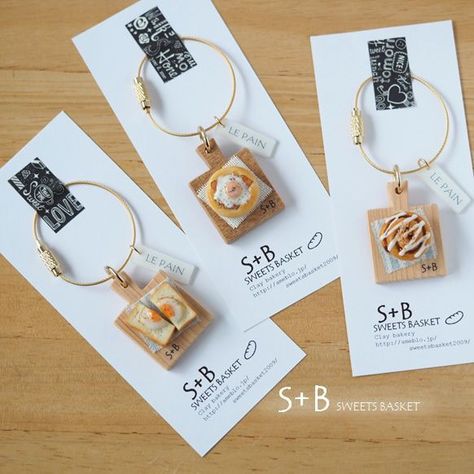 Jewelry Packaging Diy, Keychain Display, Bracelet Packaging, Clay Keychain, Packaging Diy, Packaging Ideas Business, Handmade Packaging, Handmade Jewelry Tutorials, Clay Art Projects