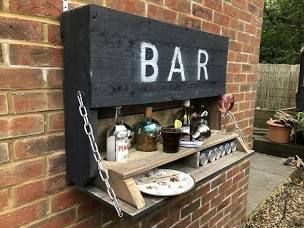 Bar Con Pallet, Pallet Decor Ideas, Diy Pallet Decor, Diy Pallet Decoration, Pallet Decoration Ideas, Wall Bars, Pallet Wood Wall, Pallet Craft, Pallet Bar Diy