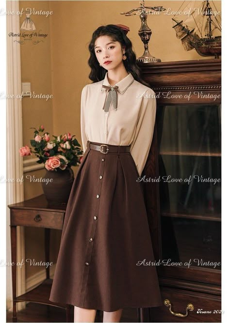 French University, Autumn Library, Light Academia Fashion, 40s Mode, Light Academia Outfit, Vintage Academia, Dark Academia Outfit, Academia Outfits, Old Fashion Dresses