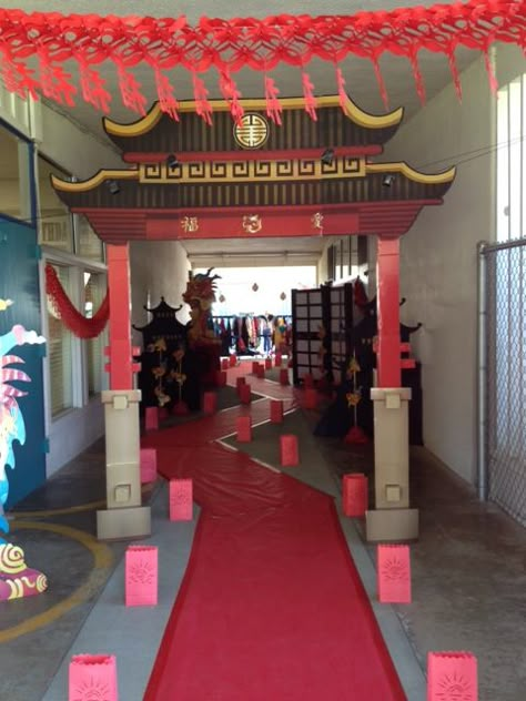 Chinese entryway at our elementary school.Used school paper and duct table for path. Luminaries, hanging lanterns, etc. Shanghai Nights theme Asia Theme Party, Cultural Night Decorations, China Party Decorations, Mulan Theme Party, Japan Themed Party Decorations, Chinese Classroom Decorations, Multicultural Night At School Ideas, Chinese Decorations Party, Chinese Theme Party