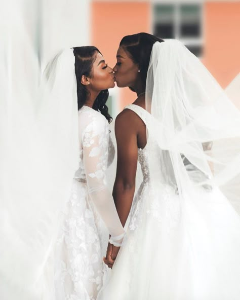 Wlw Wedding, Woman Loving Woman, Girlfriend Goals, Lgbt Love, Black Couples Goals, Lesbian Wedding, Girls In Love, Black Wedding, Black Love