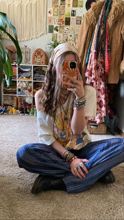 Hippie Fits, Hippie Aesthetic, Earthy Outfits, Estilo Hippie, Hippie Style Clothing, Hippie Life, Hippie Vibes, Hippie Outfits, Hippie Style