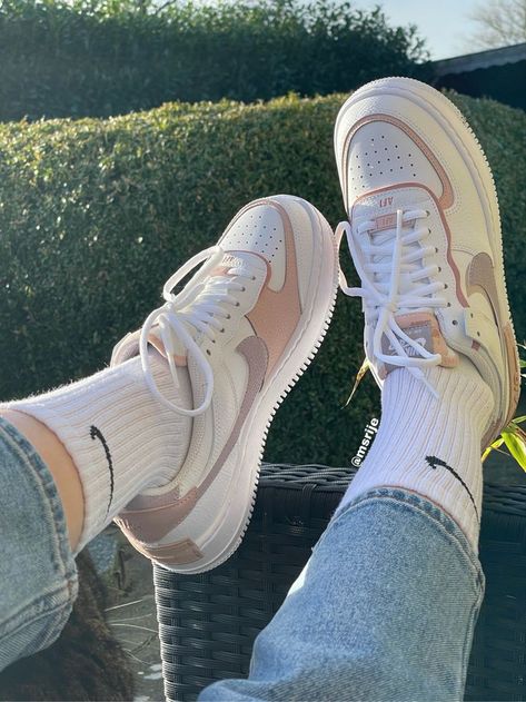 Tenis Aesthetic, Nike Summer Shoes, Aesthetic Nike, Shoes For Spring, Nike Shoes Girls, Jordan Shoes Girls, Pretty Shoes Sneakers, Shoes Heels Classy, All Nike Shoes