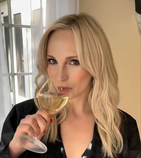 Candice Accola, Candice King, Glass