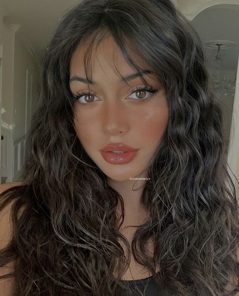 Photo edit by: @mrswolfiecin on IG Naturally Wavy Hair Cuts, Long Curly Haircuts, Bangs Wavy Hair, Wavy Bangs, Black Wavy Hair, Wine Hair, Hair Inspiration Long, Curly Hair Photos, Bangs With Medium Hair