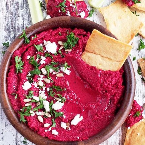 Easy Roasted Beet & Garlic Hummus Beetroot Hummus Recipe, Vegetarian Easter Recipes, Vegetarian Easter, Beet Hummus Recipe, Garlic Hummus Recipe, Roasted Beet Hummus, Easy Easter Brunch, Roasted Beetroot, Garlic Hummus