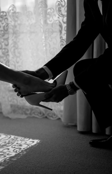 Man Opening Door For Woman, Provider Man Manifestation, Man On Knees For Woman, Wedding Aesthetic Photography, Husband Aesthetic Faceless, Provider Man Aesthetic, Powerful Man Aesthetic, Man Obsessed With Me, Classy Couple Romantic