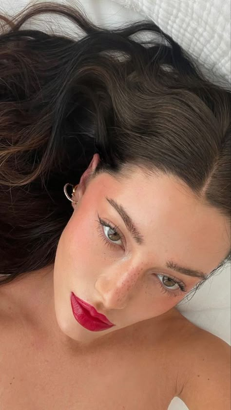 Night Beauty, Make Up Inspo, Red Lipstick, Make Up Looks, Pretty Makeup, Makeup Skincare, Makeup Routine, Makeup Inspo, Makeup Inspiration