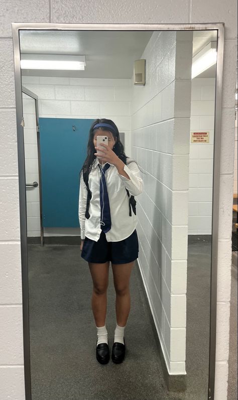 Private School Aesthetic Girl Outfit, Cute Uniform Aesthetic, Cute Highschool Uniforms, Styling Uniforms Ideas, Girl Uniform Outfits Private School, Uniform Accessories School, School Woman Aesthetic, School Asthetics Uniform, Preppy Uniform Aesthetic