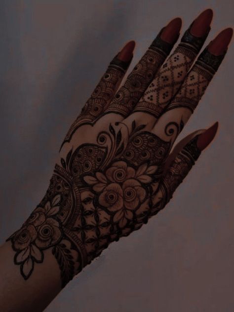 #mendhidesign #mendhiideas #ideasdesign #mendhifashion Back Hand Mehndi Designs Dubai, Muslim Mehndi Design, Plazo Designs, Front Mehndi, Mehndi Ideas, Latest Arabic Mehndi Designs, Simple Mehendi, Front Mehndi Design, Henna Inspo