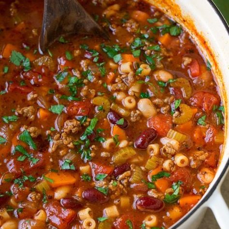 Pasta e Fagioli Soup {Olive Garden Copycat Recipe} - Cooking Classy Poulet General Tao, Olive Garden Pasta, Recipe With Ground Beef, Pasta Fagioli Recipe, Pasta Fagioli Soup, Copycat Recipes Olive Garden, Pasta E Fagioli Soup, Fagioli Soup, Best Pasta