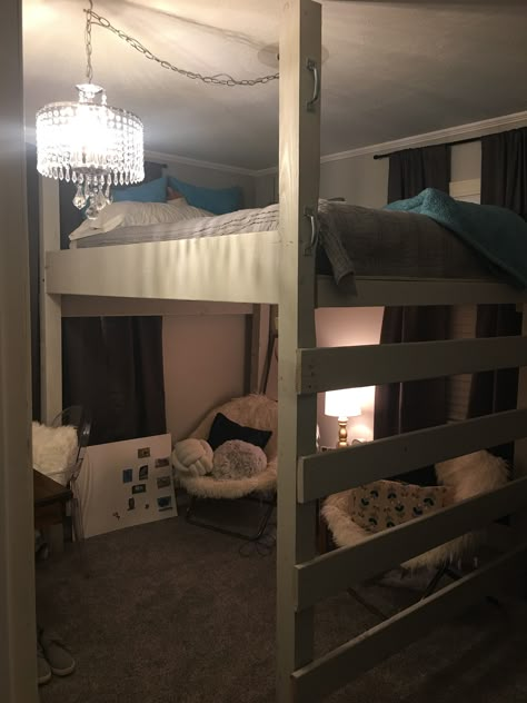 Small Room With Loft Bed, Teen Girl Loft Bedroom Ideas, Bed Lofts For Small Rooms, Girl Loft Beds, Queen Loft Bed Diy, Loft Room Decor Ideas, Loft Bed Room Ideas, Loft Bed Ideas For Small Rooms Diy, Loft Beds For Small Rooms Teenagers