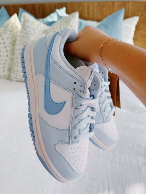 Cute Spring Sneakers, Nike Cute Shoes, Teen Girl Shoes 2024, Cute Girls Shoes, Nike Girl Shoes, Cute Shoes Preppy, Cute Shoe Ideas, Cute Spring Shoes, Shoes For Summer 2024