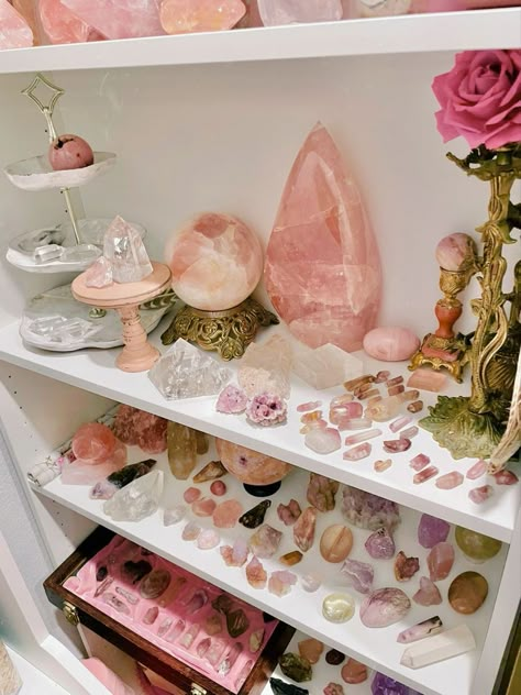 Spiritual Room, Crystal Room, Crystal Vibes, Crystal Aesthetic, Crystal Display, Witchy Things, Cozy Room, Crystal Shop, Aphrodite