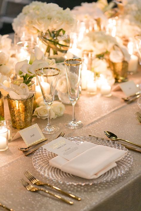 White And Ivory Table Setting, Crystal Charger Plates, Elegant Party Table Set Up, Blush And Gold Wedding Table Setting, Fancy Wedding Table Settings, Engagement Dinner Table Setting, Bride And Groom Dinner Table Ideas, Dinner Setting Wedding, White And Gold Wedding Place Setting