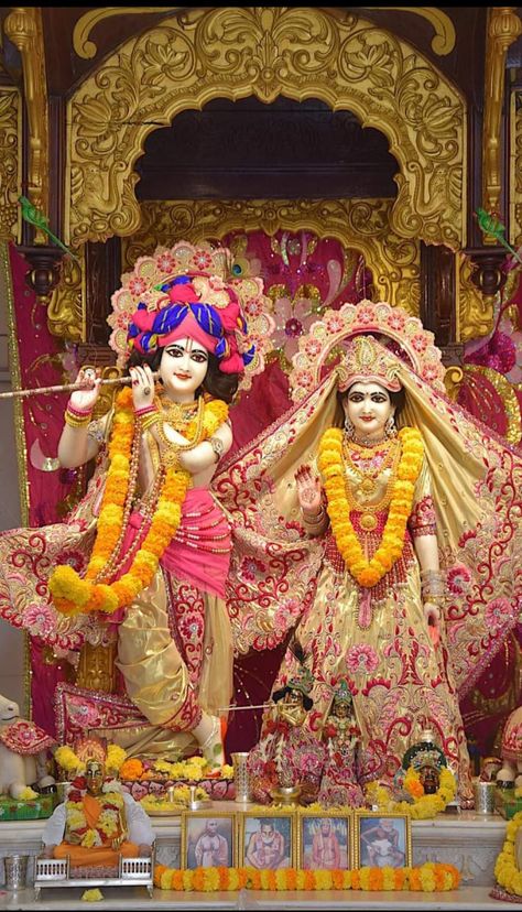 Iscon Temple Radha Krishna, Radhe Krishna Wallpapers, Krishna Flute, Shree Krishna Wallpapers, Wallpaper Images Hd, Krishna Book, Lakshmi Images, Lord Krishna Hd Wallpaper, Radha Krishna Wallpaper