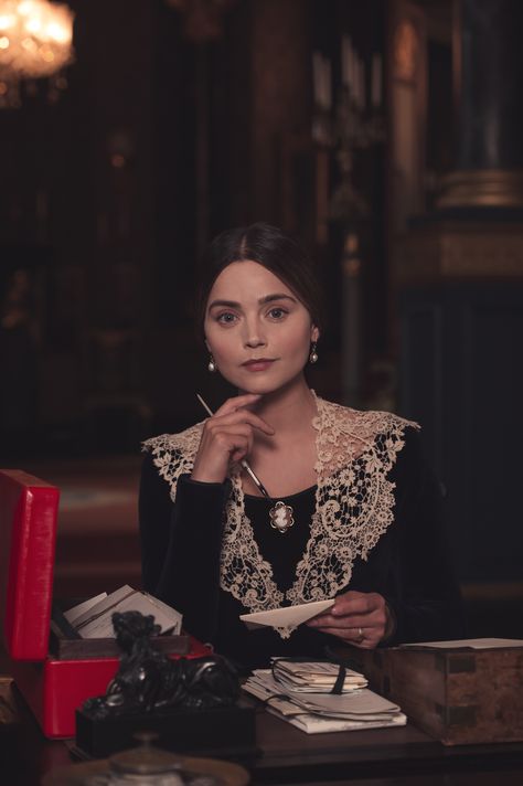 Unit still from Victoria 2x06. Victoria Masterpiece, Victoria Pbs, Victoria Tv Show, Victoria 2016, Victoria Itv, Victoria Series, Jenna Louise Coleman, History Fashion, Jenna Coleman