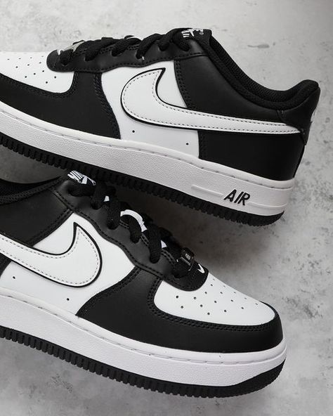 Air Force Noir, Air Force 1 Noir, Black Nike Trainers, Nike Air Force Black, Grey Marble Floor, Tenis Air Force, Black Air Force 1, White Nike Air Force 1, White Nike Air Force