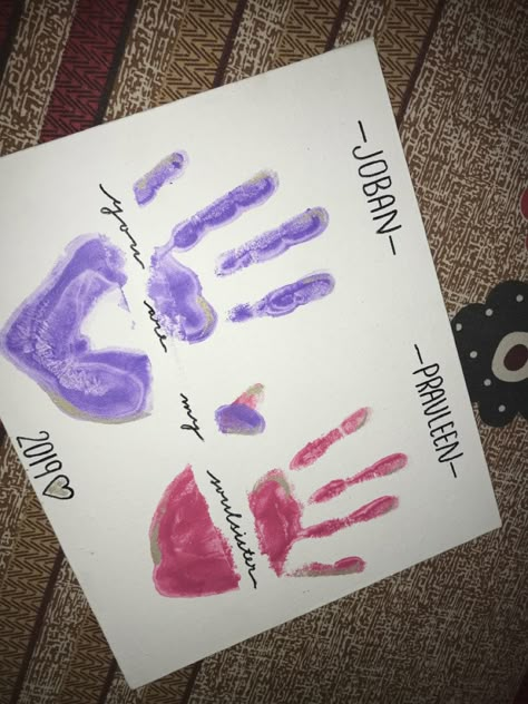 Painting Ideas For Birthday Gift, Painting Ideas For Birthday, Hand Painting With Boyfriend, Friend Painting Ideas, Bsf Ideas, Friendship Paintings, Handprint Painting, Painting Date, Couple Crafts