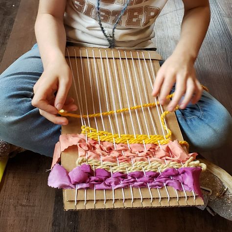 Cardboard Weaving, Forest Farm, Weaving For Kids, Weaving Loom Diy, Weaving Loom Projects, Shirt Prints, Weaving Loom, Diy Weaving, Creative Stuff