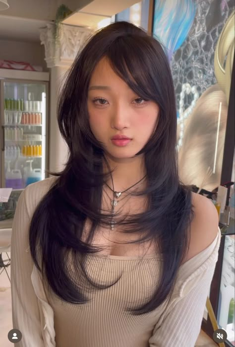 Shag Haircut Mullet, Haircut Butterfly, Side Bangs With Long Hair, Side Bang Haircuts, Haircut Wolfcut, Octopus Haircut, Haircut Mullet, Side Bangs Hairstyles, Y2k Hairstyles