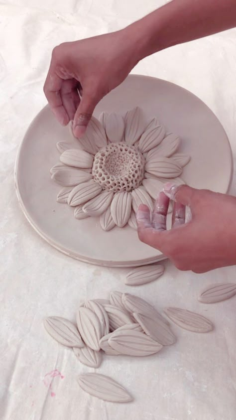 Mitu Haq (@bohemitu) • Instagram photos and videos Air Dry Clay Ideas Sculpture, Clay Flowers Diy, Air Dry Clay Flowers, Ceramic Handbuilding, Ceramic Wall Flowers, Porcelain Heart, Art Coquillage, Flower Clay, Beginner Pottery