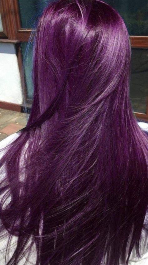 Κούρεμα Bob, Dark Purple Hair, Plum Hair, Wine Hair, Red Hair Inspo, Violet Hair, Hair Streaks, Dyed Hair Inspiration, Hair Dye Ideas