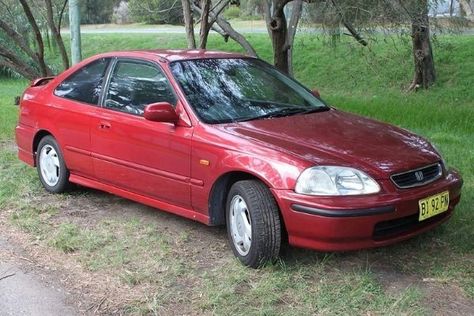 It's 21 years old now, but it’s still one of the most popular versions of the Honda made sedan here in the Philippines to this very day. Now why is that the case? Old Honda Civic, Honda Civic Sir, 1996 Honda Civic, Civic Sir, Honda Civic For Sale, Honda Civic Dx, Hatchback Cars, Honda Civic Coupe, 2000 Honda Civic