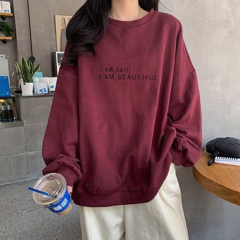 21fe5b8ba755eeaece7a450849876228desc52330923ri Preppy Mode, Spring Sweatshirt, Womens Sweatshirts Fashion, Aesthetic Clothing Stores, Baggy Clothes, Vintage Hoodies, Print Sweatshirt, Printed Sweater, Outfits Casuales